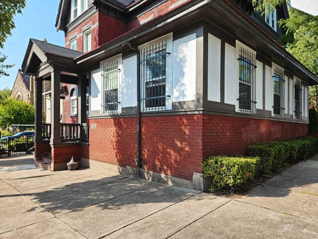 exterior of suboxone clinic in Pittsburgh PA on Stanton Ave